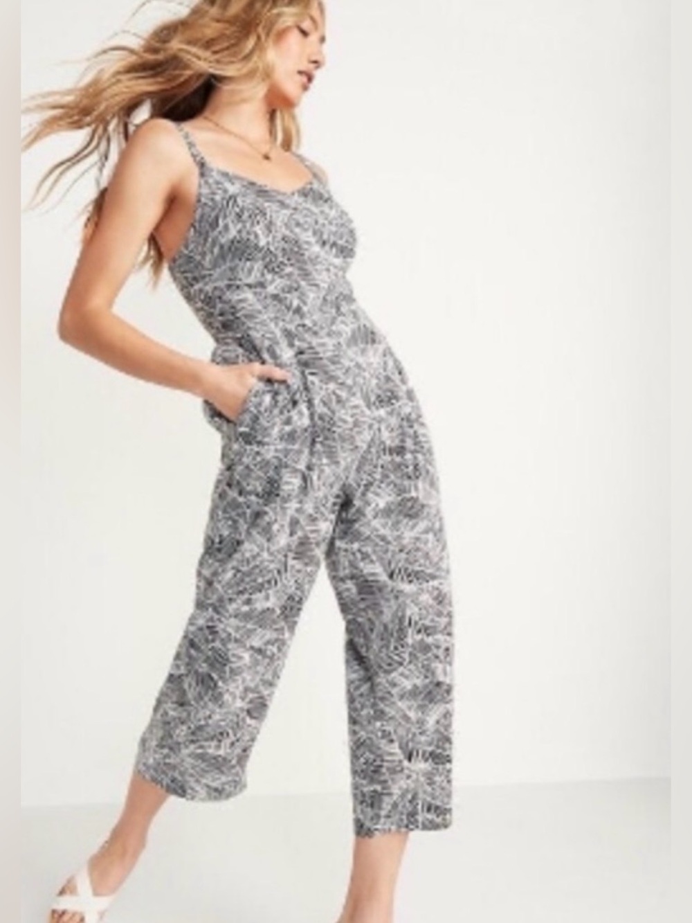Old Navy Cami Jumpsuit black & white tropical print NWT size Small